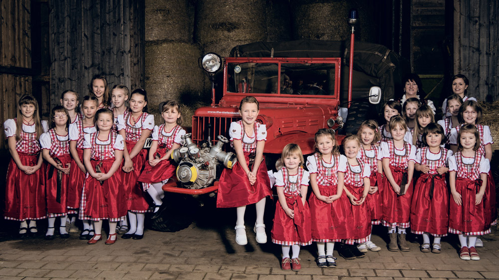 gruppenfoto-ffw-tiefenbach-maedchen